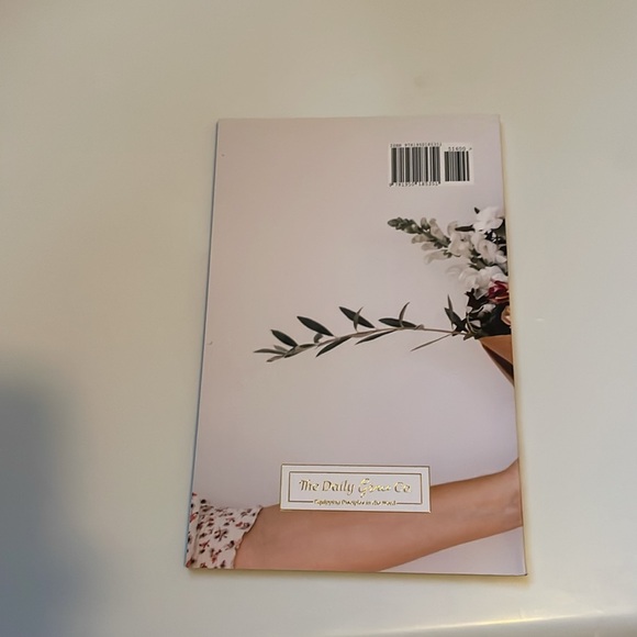 NWT The Daily Grace Co. “Meditations for the Heart” Christian Study Book - Picture 4 of 9